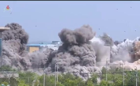 צפו בפיצוץ הבניין: צפון קוריאה מעבירה מסר לדרום