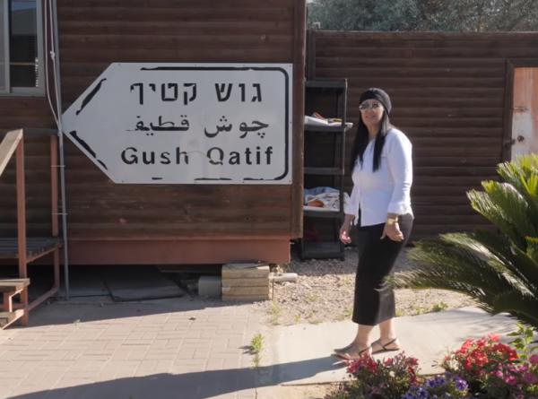 צפו: 15 שנה בקראווילה; "מתגעגעת מאוד הביתה"