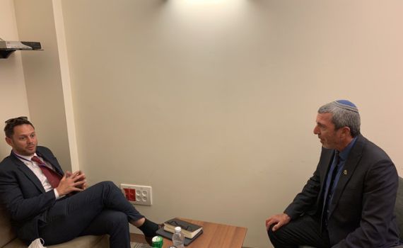 שר ירושלים: "להעביר את שגרירות בריטניה לירושלים"