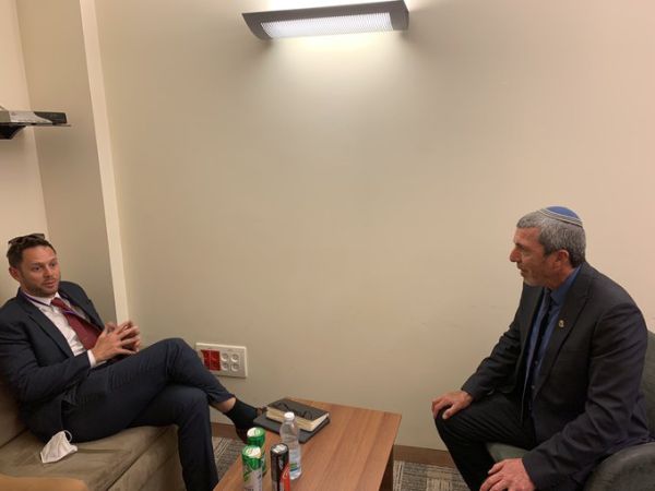 שר ירושלים: "להעביר את שגרירות בריטניה לירושלים"