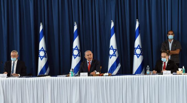 הקבינט דן בהגדלת קנסות, כ"ץ דורש לפתוח את המשק