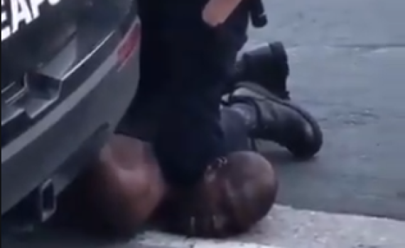 החל משפטו של השוטר שגרם למותו של ג'ורג' פלויד