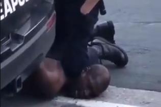 החל משפטו של השוטר שגרם למותו של ג'ורג' פלויד