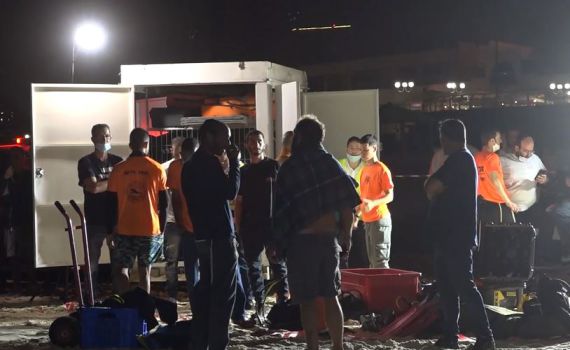 נמשכים החיפושים אחר הנער שנעלם בים. צפו בתיעוד