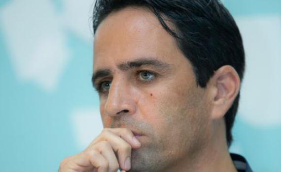 בעקבות הדרת ערוץ 14: אלמוג בוקר מוותר על הפרס