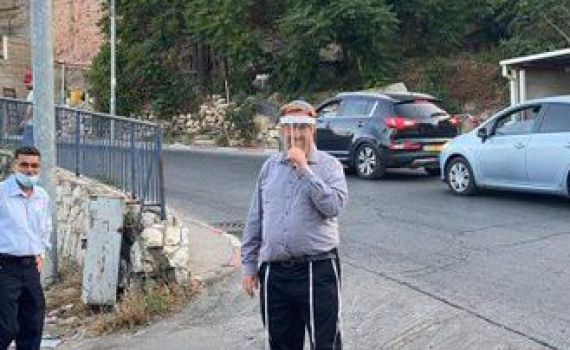 יהודה גליק הוכה וגורש מניחום משפחת אלחאלאק