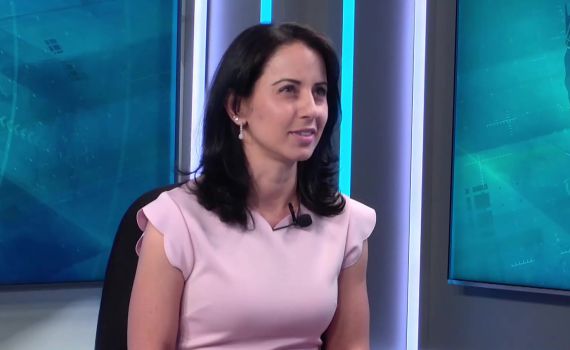 אולפן סרוגים | הח"כית הסרוגה החדשה בכחול לבן