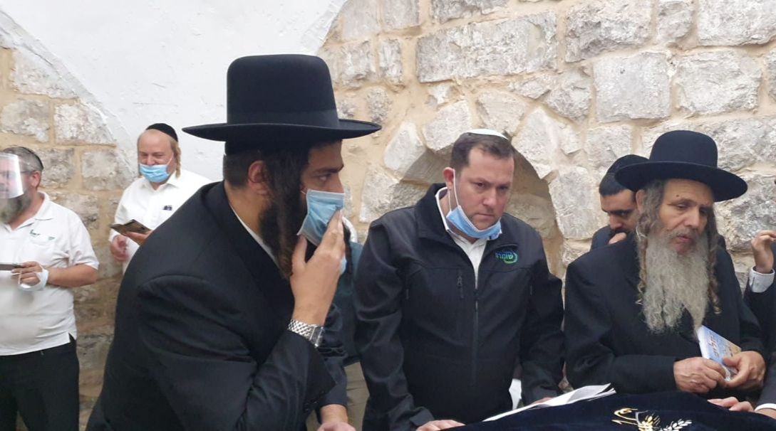 אלפים בקבר יוסף: "לא נקבל ריבונות סמלית"