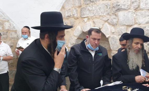 אלפים בקבר יוסף: "לא נקבל ריבונות סמלית"