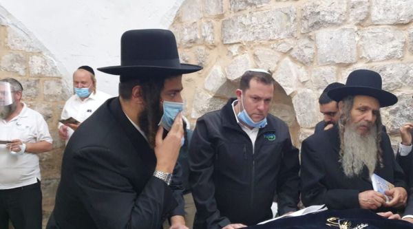 אלפים בקבר יוסף: "לא נקבל ריבונות סמלית"