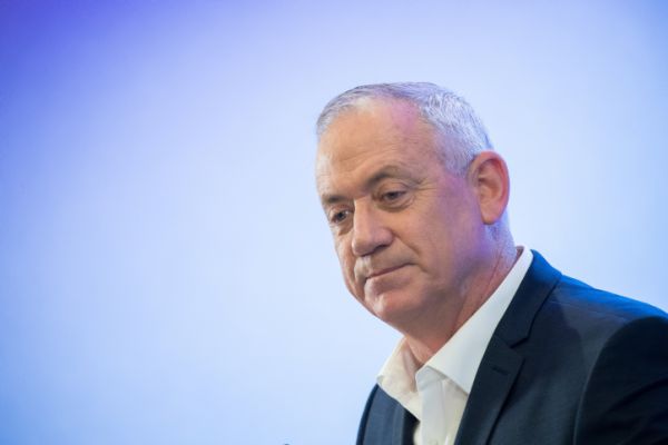 "מישהו יתוודה": מי באמת פרץ לטלפון של גנץ?