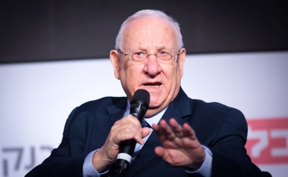 "החלטת פייסבוק – צעד חיוני במאבק באנטישמים"