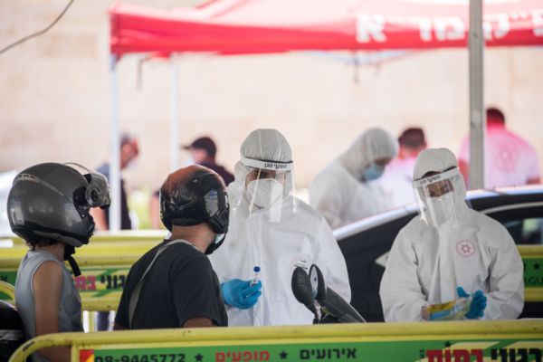 בית ספר נוסף נסגר; אלפי תלמידים נשלחו לבידוד