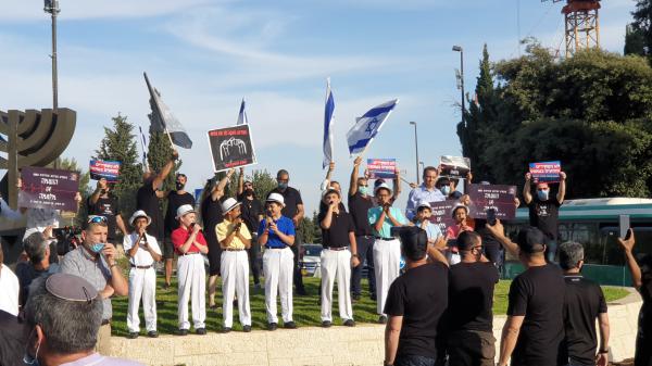 צפו: ההפתעה של פרחי ירושלים במחאת התרבות
