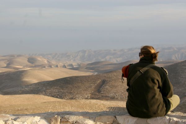 כתב אישום נגד ערבי: תקף חיילת שהמתינה לאוטובוס