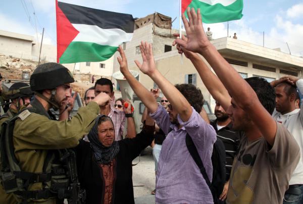 'עד כאן' חושף התכתבויות פנימיות של ארגון השמאל