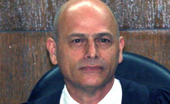 פרשת אפי נווה: השופט אורנשטיין הודיע על פרישה