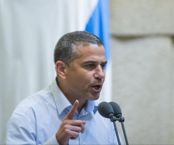 ינון מגל מגיב לראשונה לתביעה נגדו