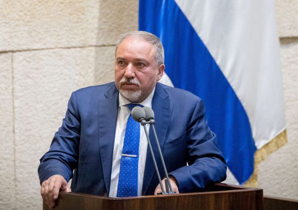 ליברמן תוקף: "המגזר החרדי מנסה להגיע לחסינות עדר"