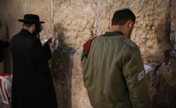 קצר על הפרשה | מה גדול; לימוד תורה או שירות בצבא?