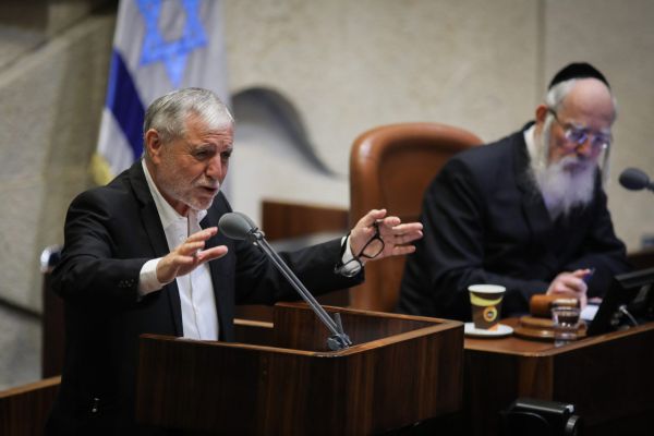 האופוזיציה: שינינו את החוק מקצה לקצה