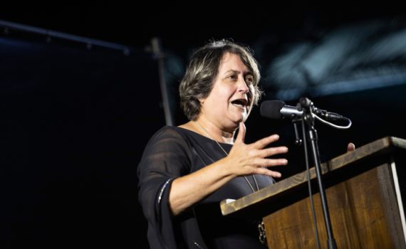 דווקא בגלל שאנחנו לא חושבים שאתם בייביסיטר