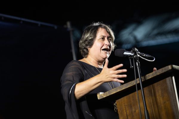 דווקא בגלל שאנחנו לא חושבים שאתם בייביסיטר