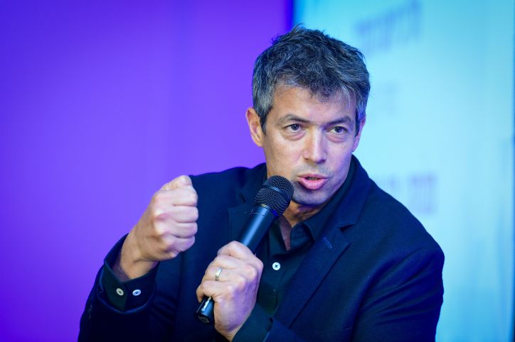 הנדל תוקף את הממשלה שהוא חבר בה: "בושה"