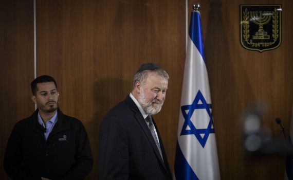 היועמ"ש: עוד לא נתתי חוות דעת על סגר בסוף השבוע