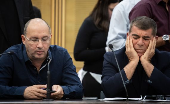 "פייק ניוז"; שוב עימות במליאה בין כחול לבן לליכוד