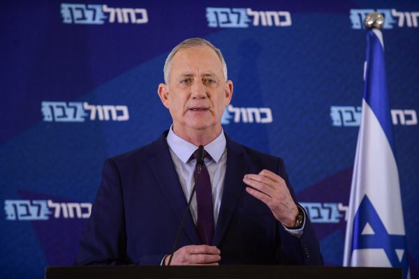 גנץ: "החייל שהגן על הפלסטיני פעל כמצופה"
