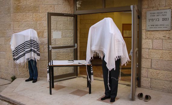 הגל השני של הקורונה: אור יהודה סוגרת את בתי הכנסת