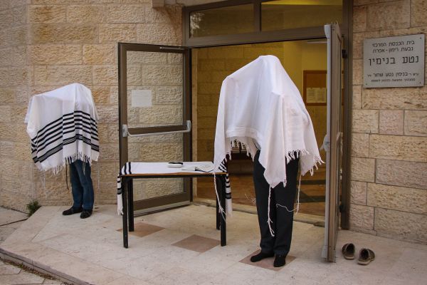 הגל השני של הקורונה: אור יהודה סוגרת את בתי הכנסת