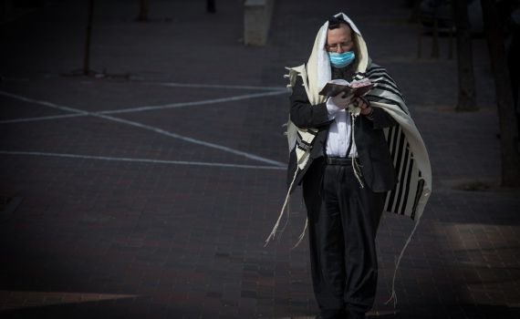 הממשלה הרחיבה את מספר המתפללים בבתי כנסת