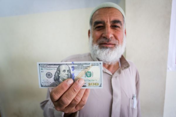 "פרוטקשן לחמאס": ישראל אישרה העברת כספים לעזה