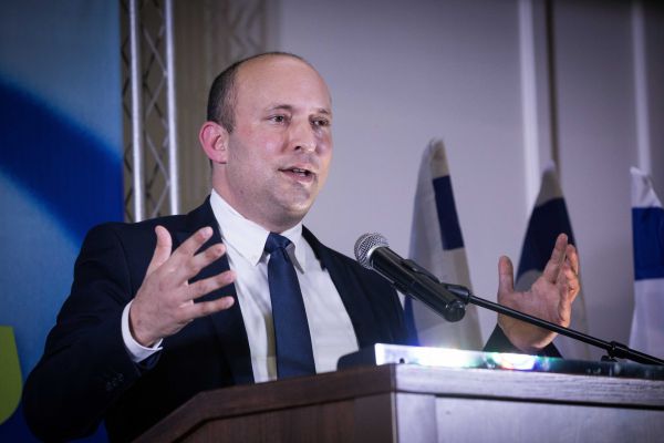 בנט לנתניהו: תתמקד רק בפרנסה, לא בעניינך