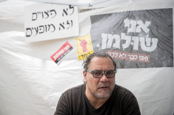 אושר מאהל מנהל מועדון הבארבי מול בית רה"מ