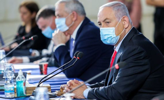 גנץ מתנגד: האיש שנתניהו רוצה למנות לראש השב"כ