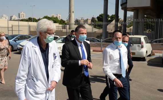 לראשונה: אדלשטיין ביקר בבית החולים מעיני הישועה