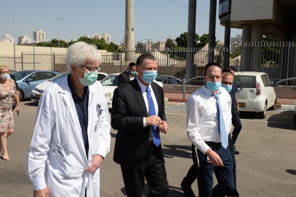 לראשונה: אדלשטיין ביקר בבית החולים מעיני הישועה