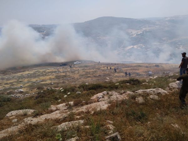 אש משתוללת סמוך ליצהר, חשד להצתה על ידי ערבים