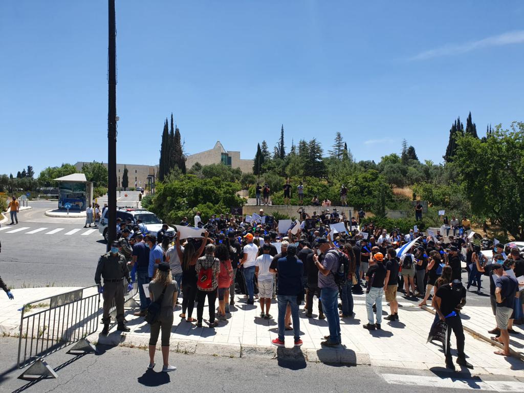 צפו: אלימות קשה במחאת תעשיית התרבות