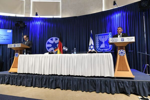 שר החוץ אשכנזי: "אין מפות לתכנית טראמפ"