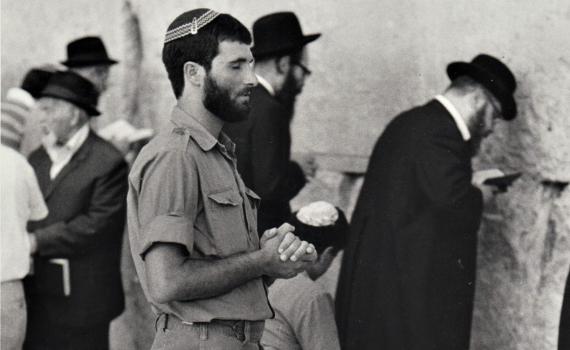 מכירים את האיש שבתמונה? הצלם רוצה לפגוש אותו