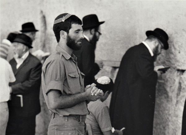 מכירים את האיש שבתמונה? הצלם רוצה לפגוש אותו