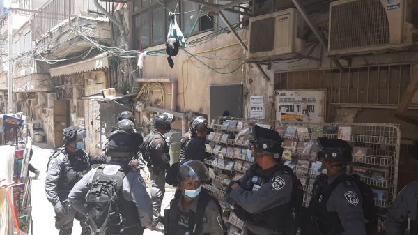 התפרעות במאה שערים: שוטרים הותקפו באבנים