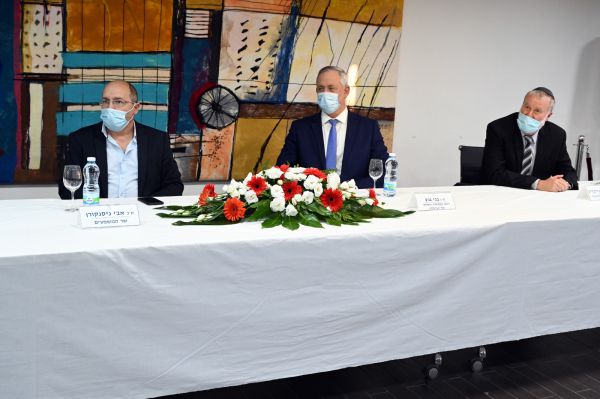 גנץ: "ההתלהמות כלפי השופטים מסוכנת לחברה"