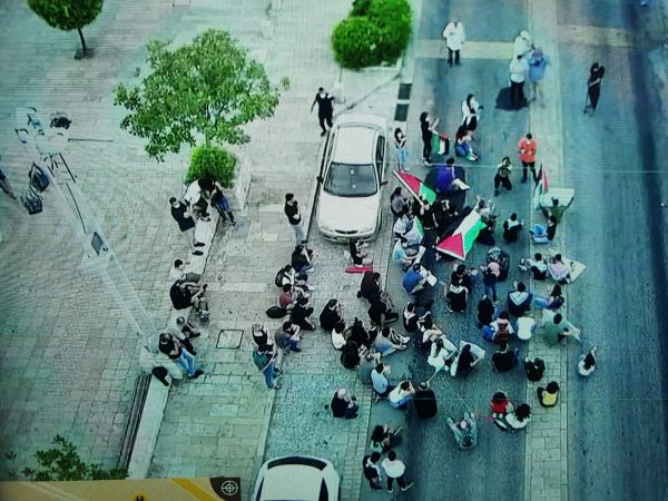 ערבים חסמו כביש במהלך הפגנה בחיפה