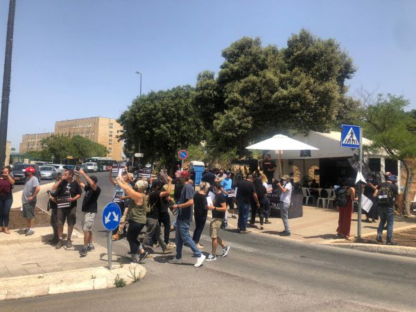 חסימות והפגנות זעם: מחאת התרבות נמשכת