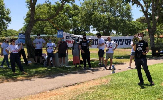 שלום עכשיו: להיפגש עם אבו מאזן, לא מועצת יש"ע